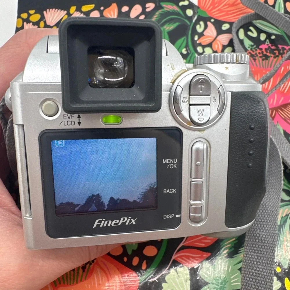 Fujifilm FinePix S3000 Digital Camera –‎ Compact Point-and-Shoot Camera